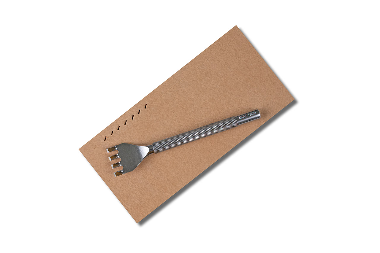 CJ_8223_Stichbild_fertig Craft Japan Braiding Iron (slits)